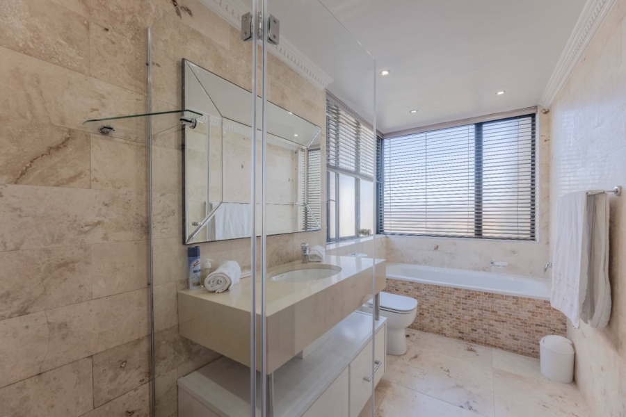 5 Bedroom Property for Sale in Oubaai Western Cape